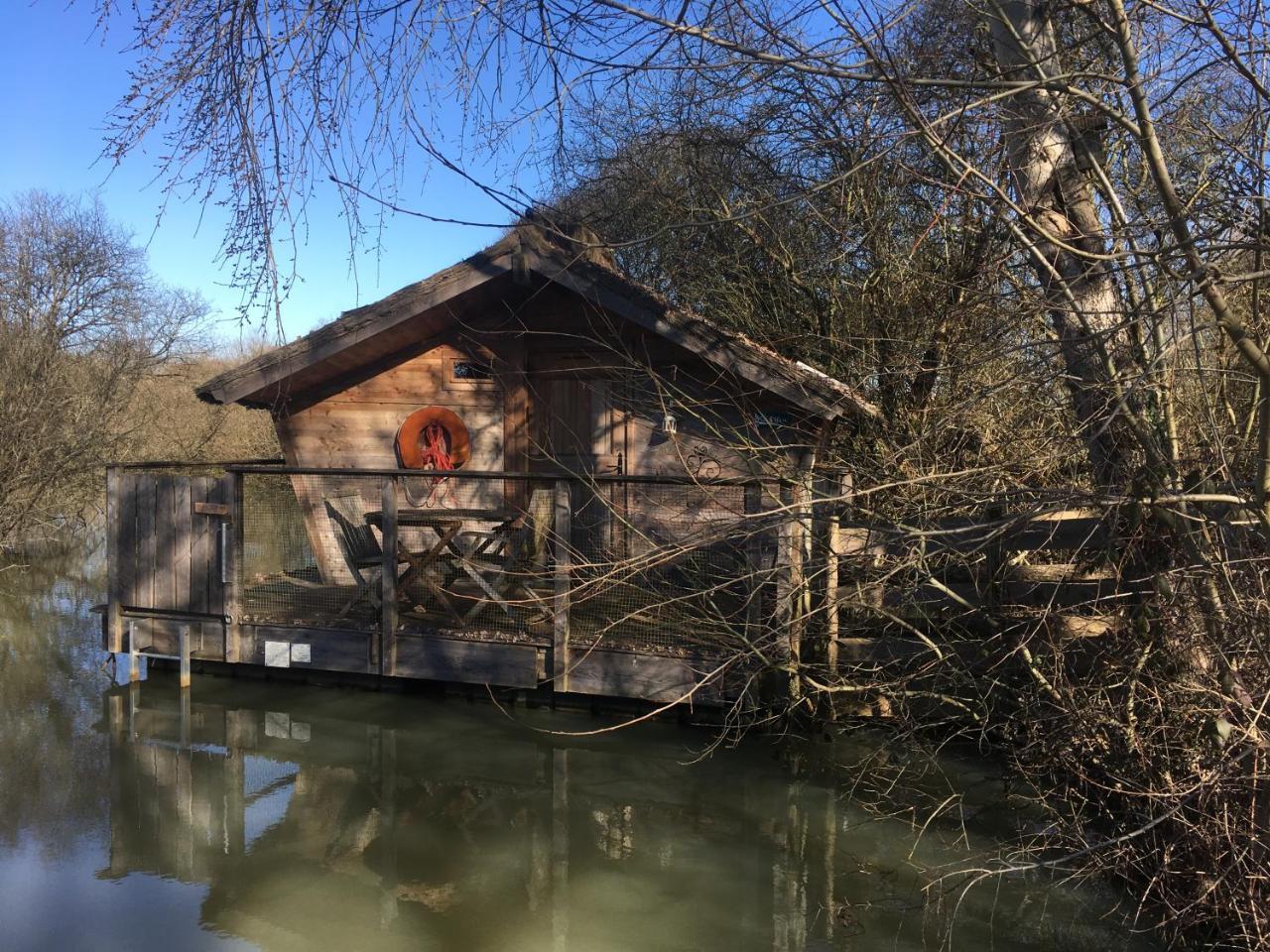 Village Flottant de Pressac Esterno foto